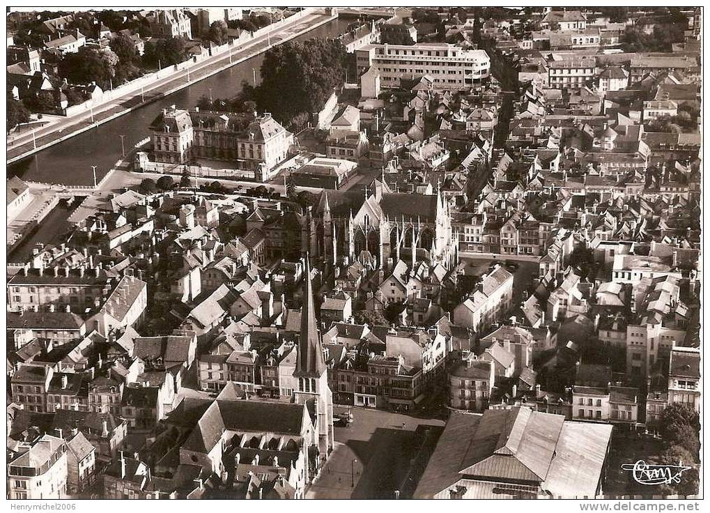 Troyes Vue Aérienne, Ed Combier, La Préfecture Et Les églises - Troyes