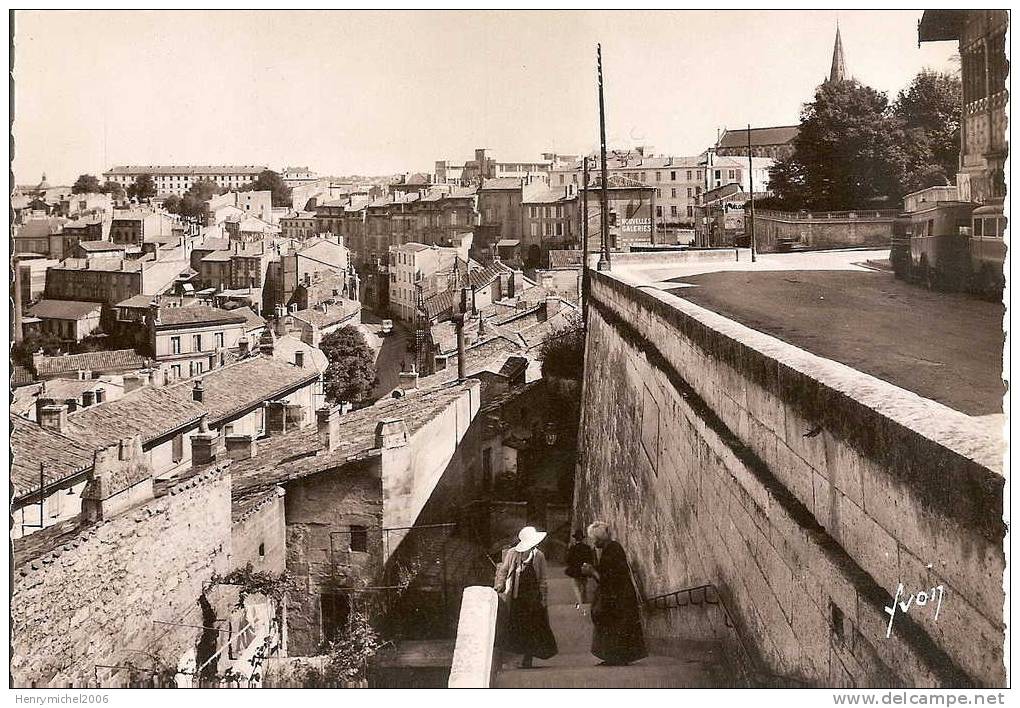 Angouleme  Les Remparts Prés Des Halles, Ed Yvon - Angouleme