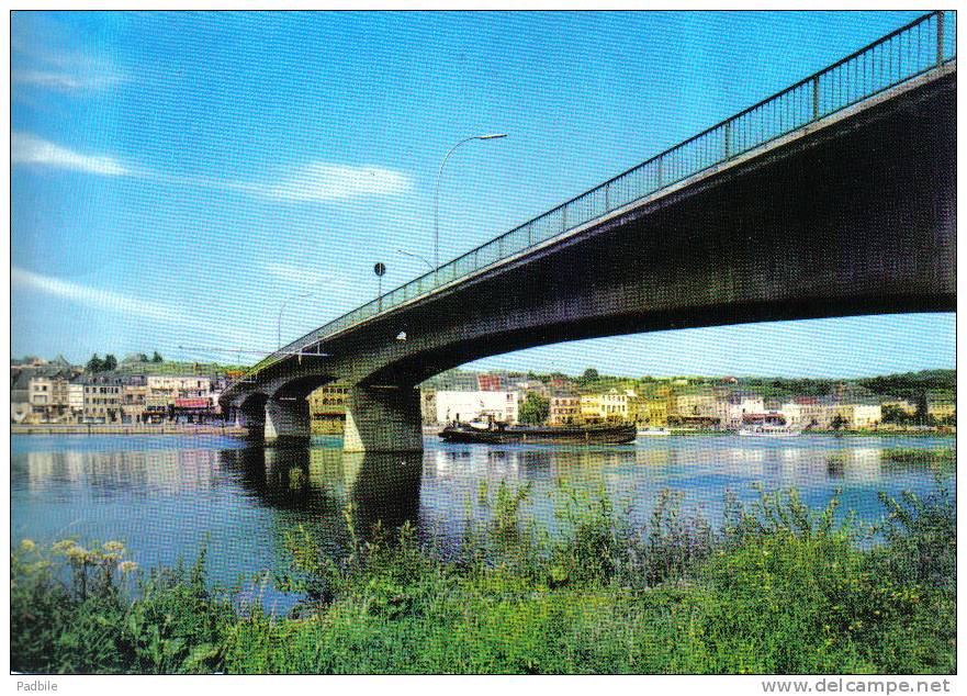 Carte Postale Luxembourg  Remich Péniche Passant Sous Le Pont De La Moselle Trés Beau Plan - Remich