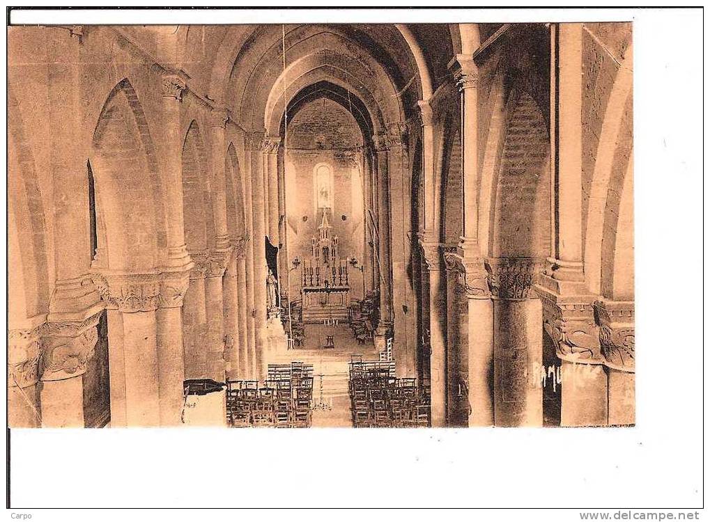 Voute En Berceau Brisé Et Beaux Piliers De L'église D´AULNAY. - Aulnay