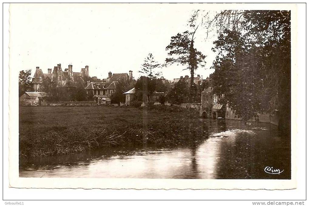 PONT L´EVEQUE   -   * PAYSAGE SUR LA TOUQUE *   -   Editeur : COMBIER De Macon    N° Sans - Pont-l'Evèque