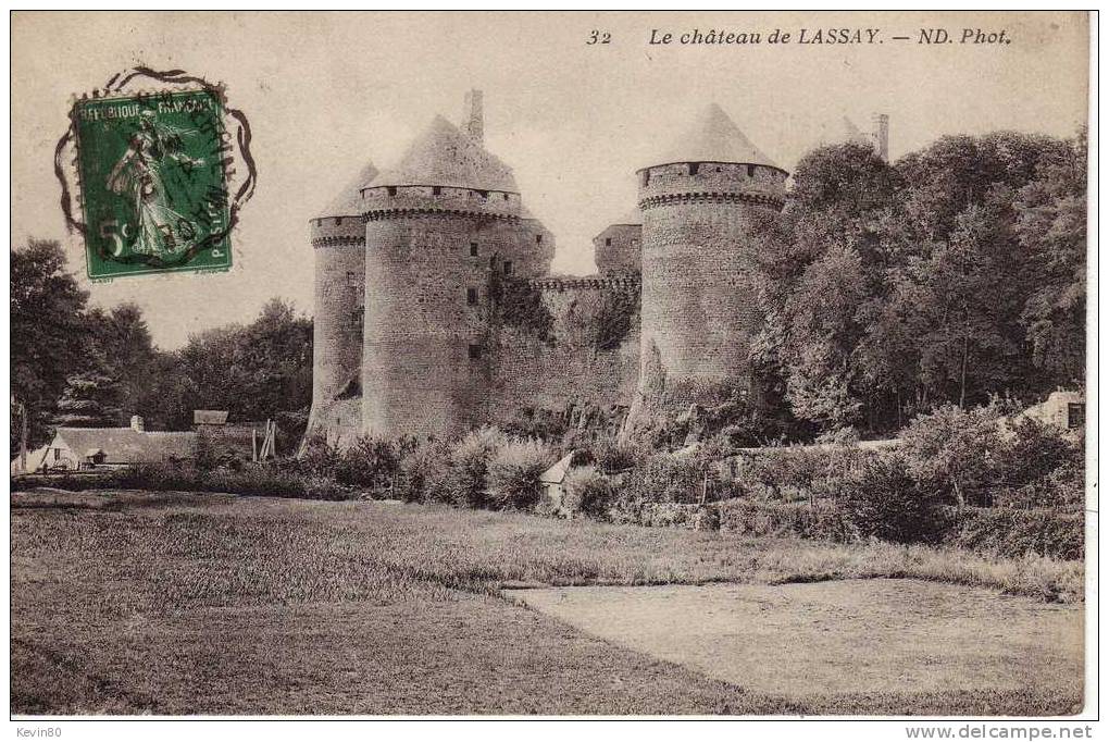 53 Le Château De LASSAY - Lassay Les Chateaux