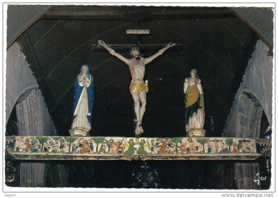 Carte Postale 29. Lampaul-Guimiliau   La Poutre De Glore   La Crucifixion Intérieur De L´église Trés Beau Plan - Lampaul-Guimiliau