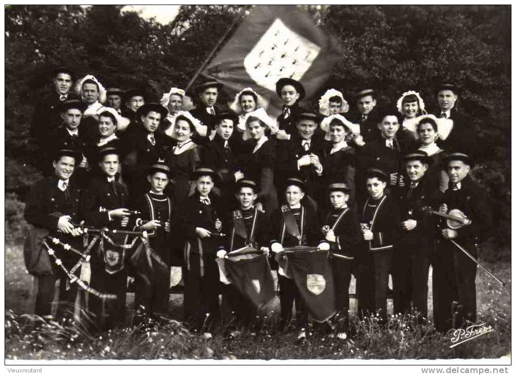 CPSM.  HAUTE BRETAGNE. LE CERCLE CELTIQUE DE SAINT JEAN DE BOISEAU. DENTELLEE. - Musique