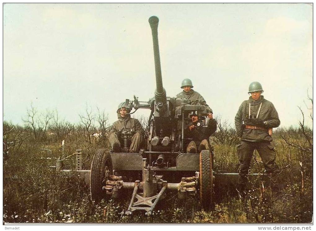 ARTILLERIE ANTI AERIENNE .. CANON 40 BOFORS - Matériel