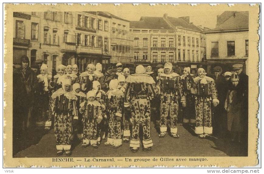 Binche : Le Carnaval : Un Groupe De Gilles Avec Masque ( Carte Ecrit - Avec Cachet - Carnaval De Binche Mardi Gras 1933) - Binche