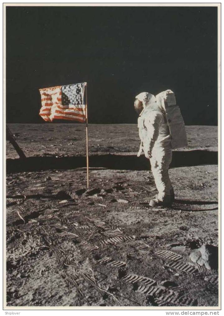 APOLLO 11 - Première Marche Lunaire. Aldrin Pose Devant Le Drapeau Américain. Juillet 1969 - Espace