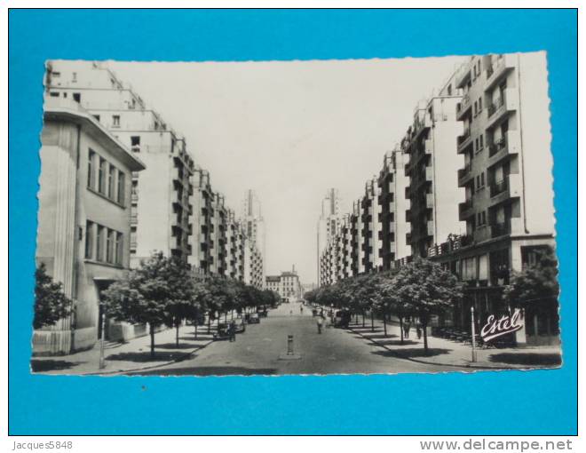 69) Lyon-villeurbanne - N° 132 - ( Carte Photo ) Les Gratte-ciel - Henri-barbusse - Année  - EDIT - Lavelle - Villeurbanne