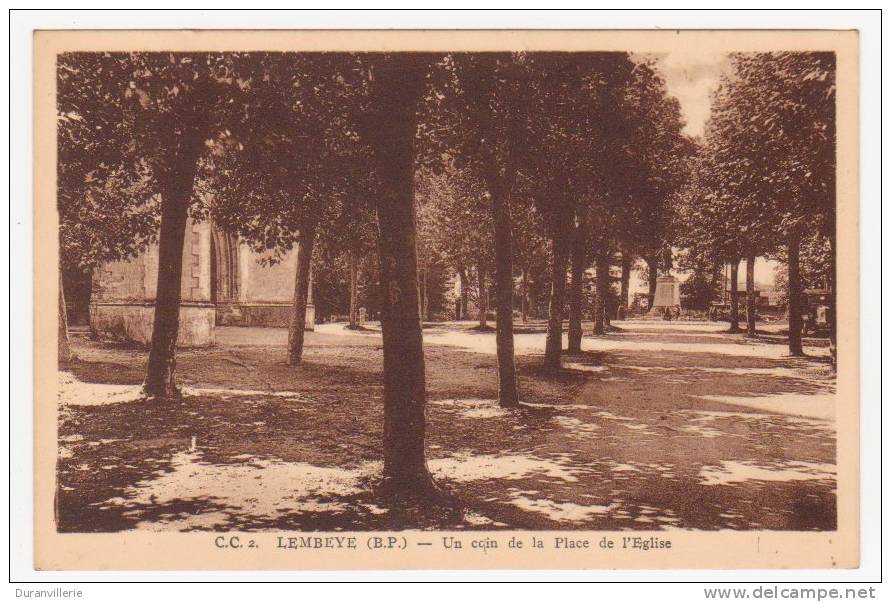 64 - LEMBEYE - Un Coin De La Place De L'Eglise - Lembeye