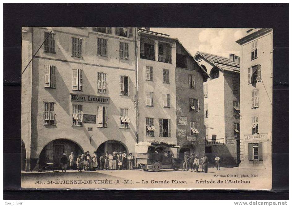 06 ST ETIENNE DE TINEE Place, Arrivée De L'Autobus, Hotel Issautier, Ed Giletta 3436, 190? - Saint-Etienne-de-Tinée