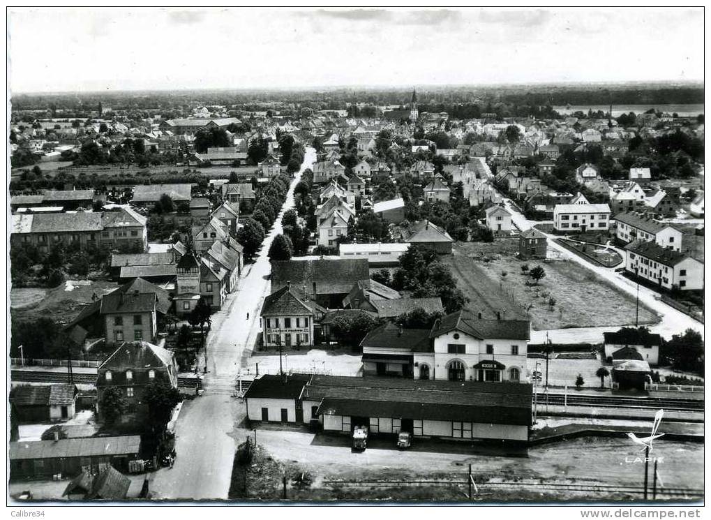 CPSM  En Avion Au Dessus De  BENFELD Quartier De La Gare - Benfeld