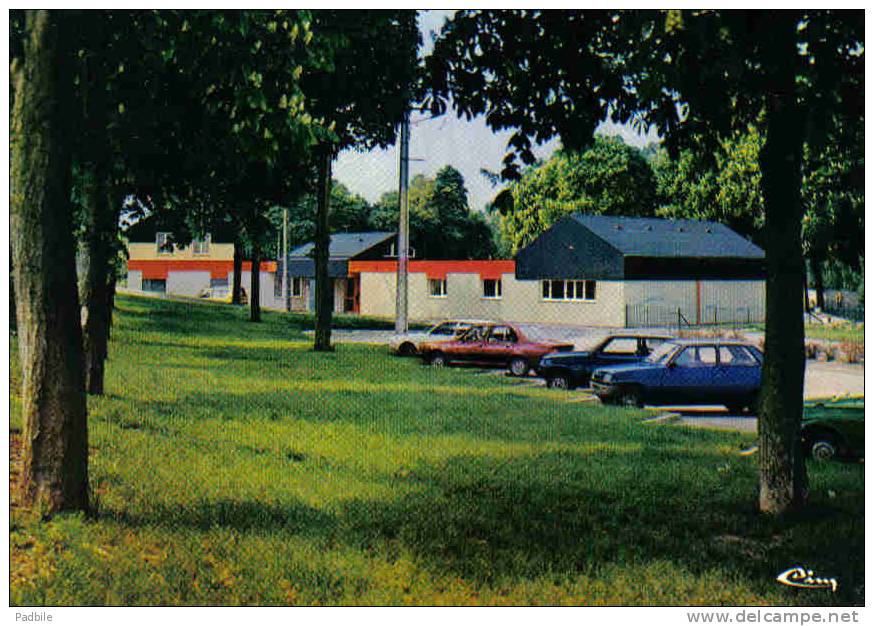 Carte Postale  80.  Ailly-sur-Noye   L´école Maternelle  Place Du Logis Trés Beau Plan - Ailly Sur Noye