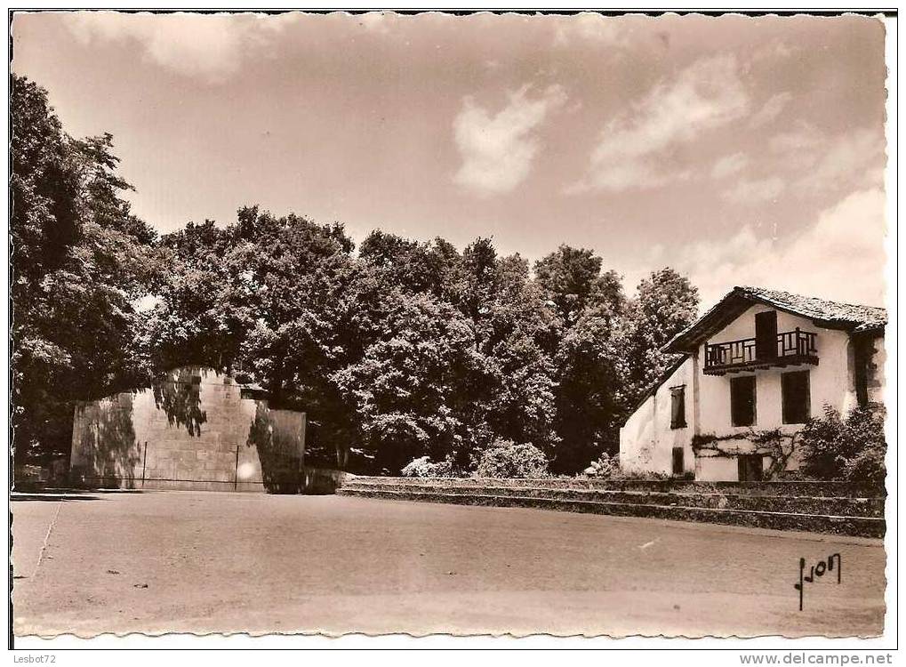 Cpsm, Saint-Etienne-de-Baigorry (Basses-Alpes), Place Du Fronton - Saint Etienne De Baigorry