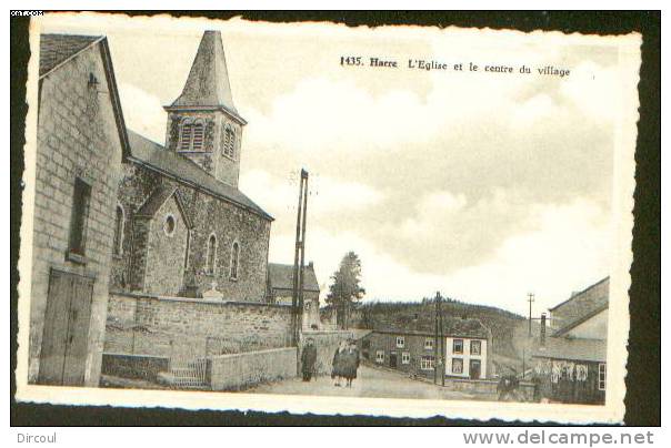 13622 -      Harre    L'église  Et  Le  Centre  Du Village - Manhay