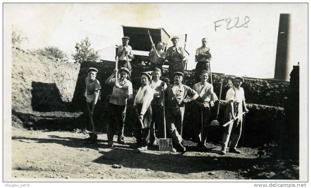 PHOTO AMATEUR OUVRIERS SUR UN CHANTIER QUI RECONNAITRA ? TRES ANIMEE VOIR SCANER - Non Classés