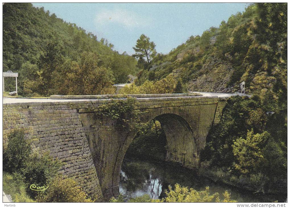 SALERNES Le Pont Des Roches Rouges - Salernes