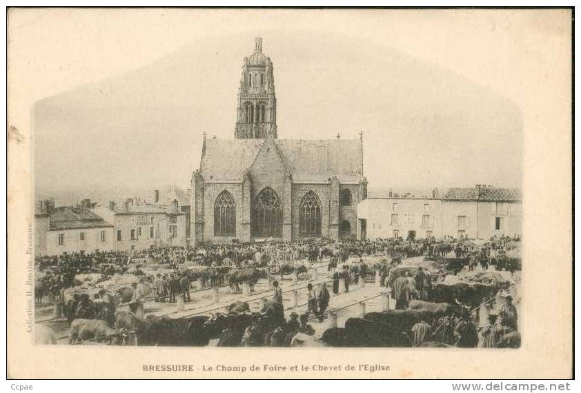 Le Champ De Foire Et Le Chevet De L'Eglise - Bressuire