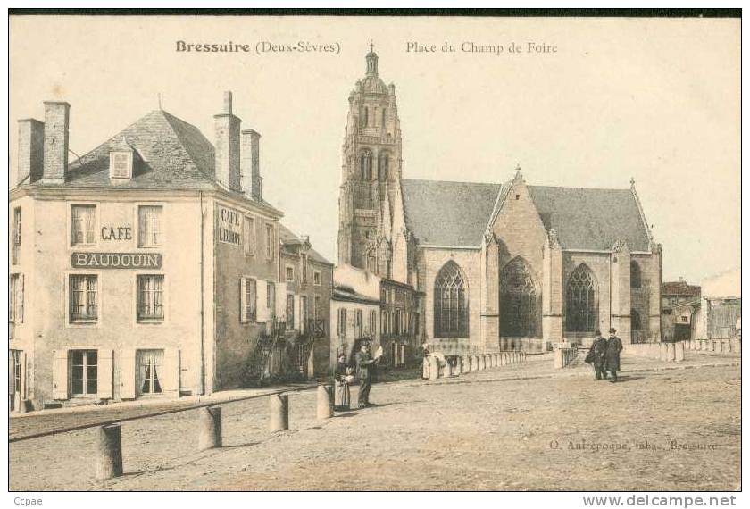 Place Du Champ De Foire. - Bressuire