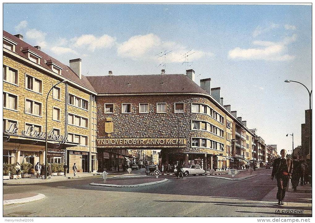 Sedan , Place Goulden, Ed La Cigogne - Sedan