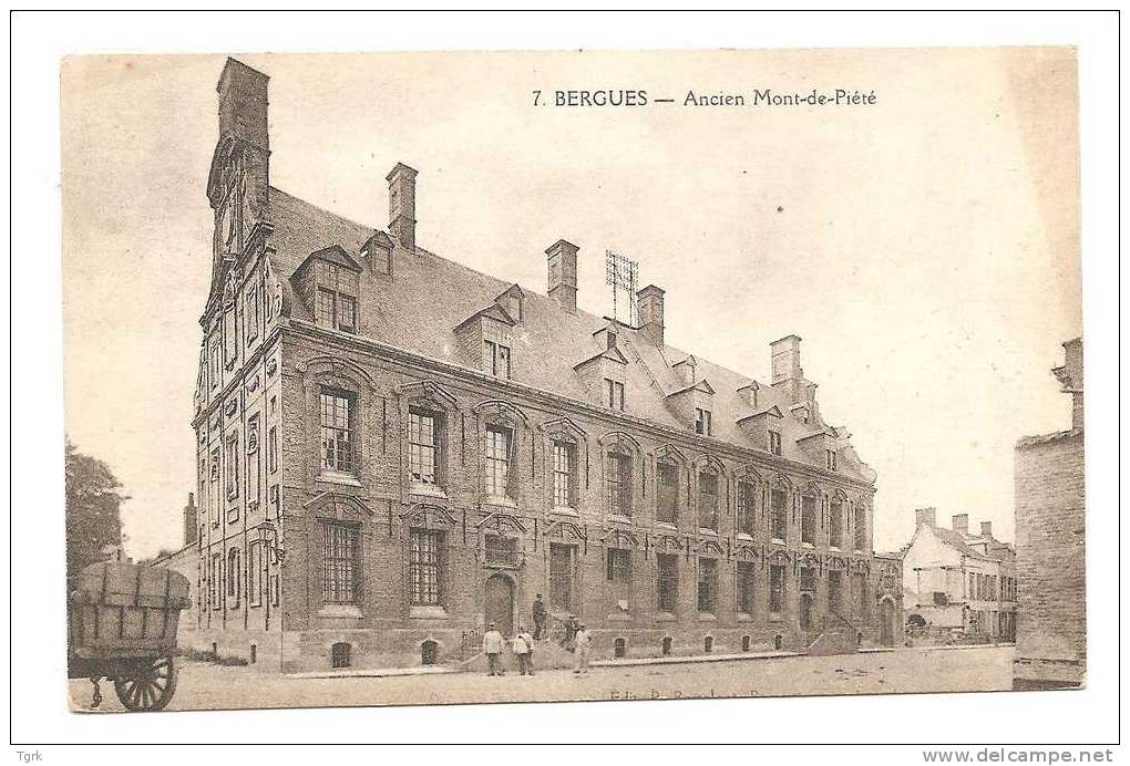 Bergues L'ancien Mont De Piété - Bergues