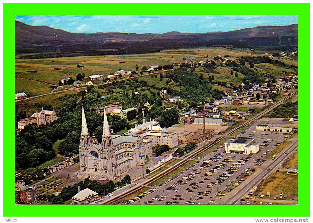 STE-ANNE DE BEAUPRÉ, QUÉBEC -  VUE AÉRIENNE DE LA BASILIQUE - PLASTICHROME - - Ste. Anne De Beaupré