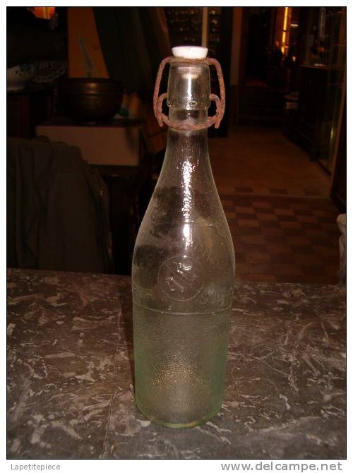 Ancienne Bouteille Années 1930 -1940. LES COURONNES  PUR SUCRE. Complète Avec Son Bouchon - Altri & Non Classificati