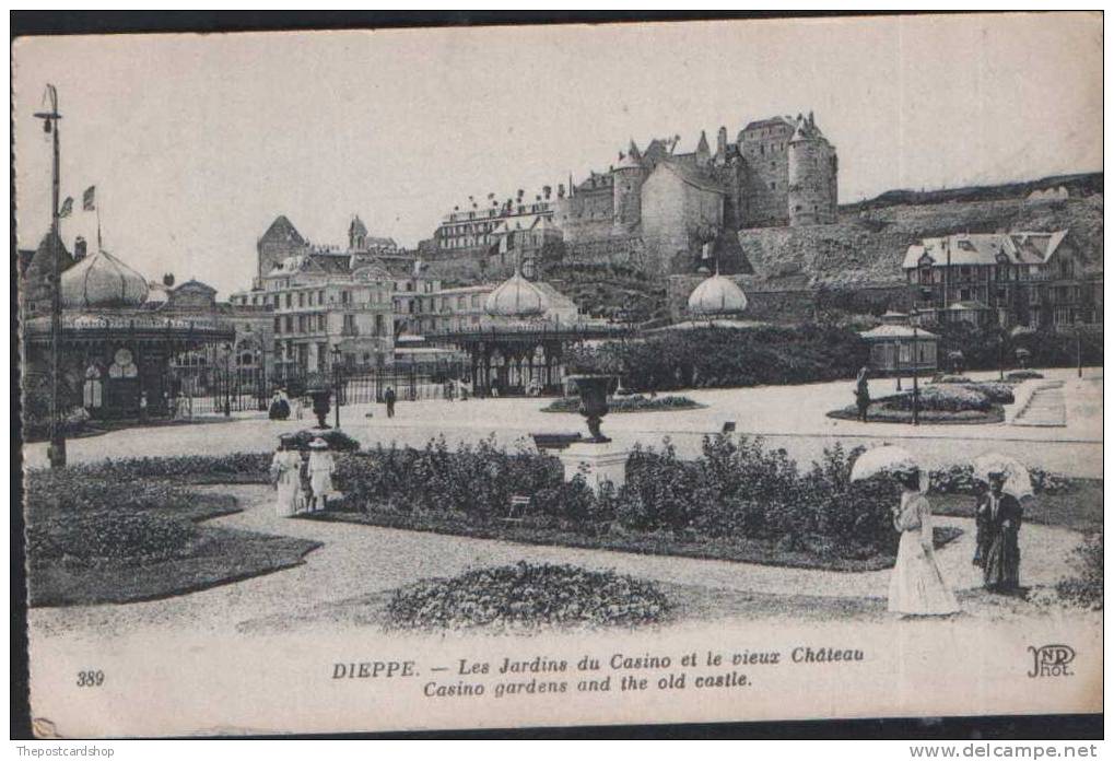 CPA FRANCE 76  DIEPPE  No389 LES JARDINS DU CASINO ET LE VIEUX CHATEAU - Belle Animation - Dieppe