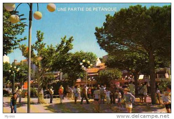 Une Partie De Petanque  Sous Les Ombrages De La Cote D'Azur - Pétanque