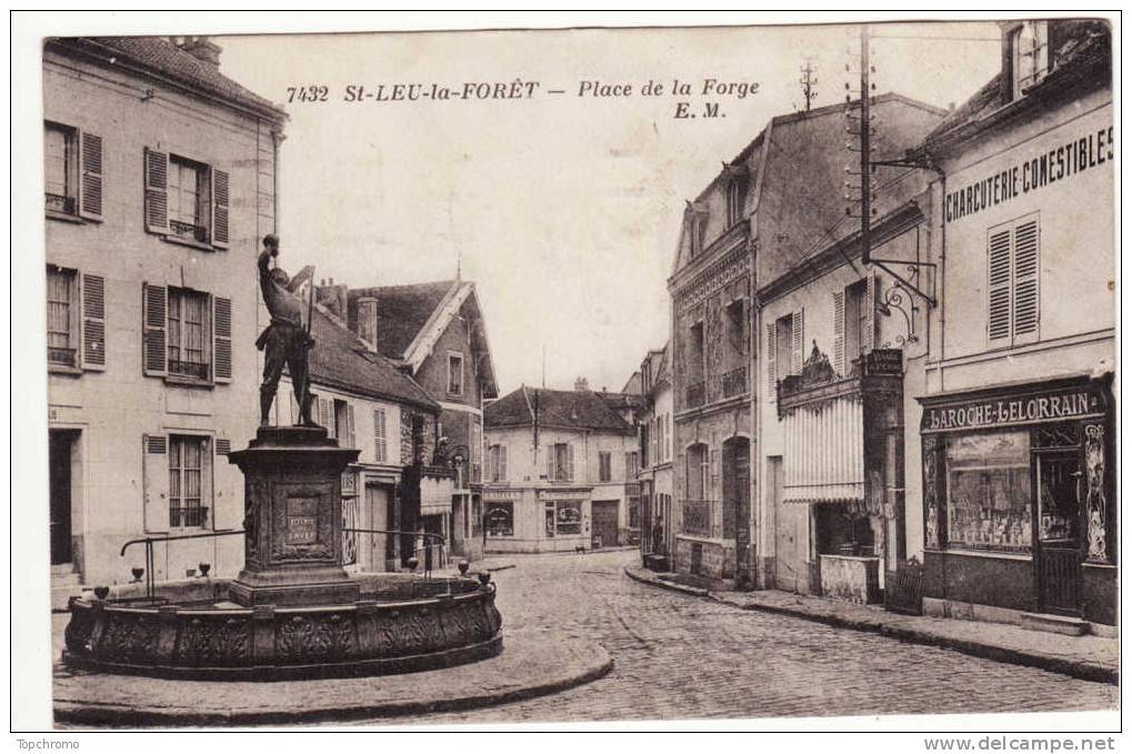 Carte Postale Saint Leu La Forêt Place De La Forge Fontaine Du Moissonneur Charcuterie Laroche 1937 - Saint Leu La Foret