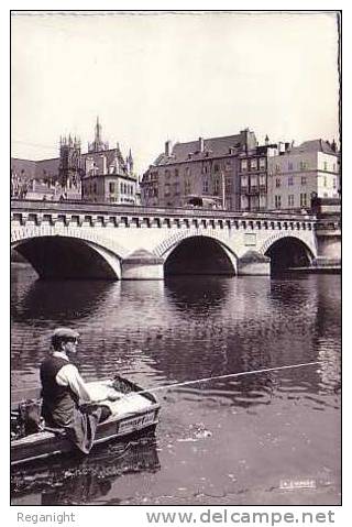 57 METZ  !!! CPSM  5444 !!!  Pecheur Au Pont Des Morts    Vue Rare ...     TOP - Metz