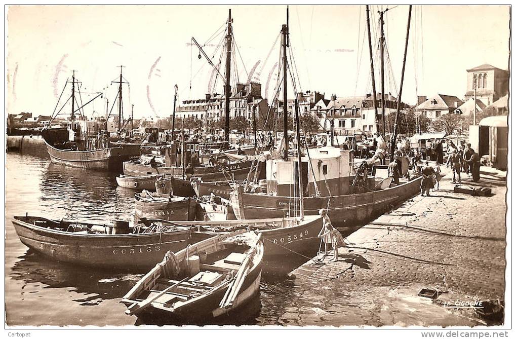 CPSM 29 CONCARNEAU - LE PORT DE PÊCHE ( Magnifique CPSM De 1963, Très Belle Flamme Au Verso) - Concarneau