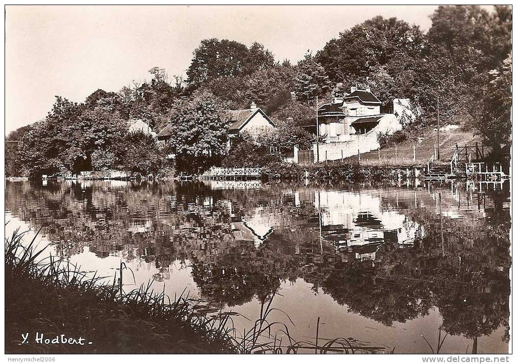 Nemours , Le Loing Au Champ De Mars Et Les Coteaux Du Quai De Fromonville, Ed De Massy Yves Hodbert - Nemours