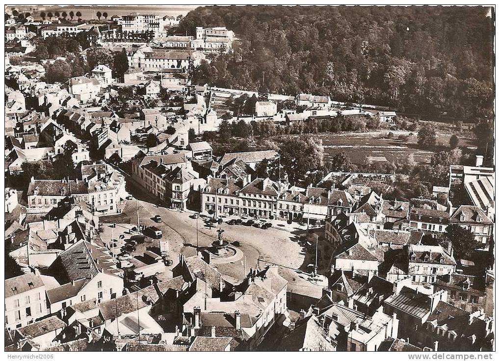 Melun , Vue Aérienne De La Place St Jean , Ed Lapie - Melun