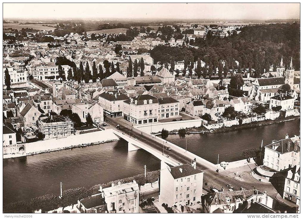 Melun , Vue Aérienne De L'ile Et Le Pont Sud , Ed Lapie - Melun