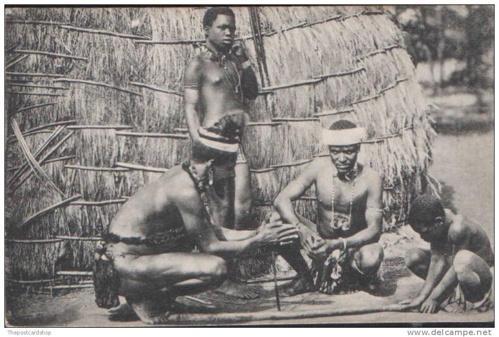 CPA MOÇAMBIQUE Mozambique  Tipos Indigenas (native Types) BILHETE POSTALE NON DIVISE EARLY NATIVES TRIBES HABITS - Mozambique
