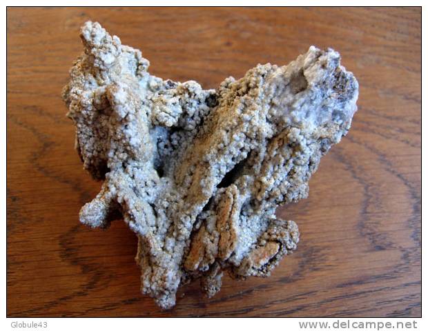 CALCITE SUR LIMONITE  8X 6,5 CM CHAPEAU DE FER DE CARTAGENA ESPAGNE - Minerals