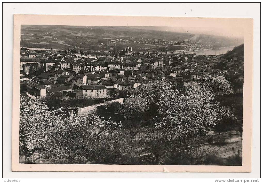 Givors (69) : Vue Générale Sur Le Bourg Au Printemps En 1948. - Givors