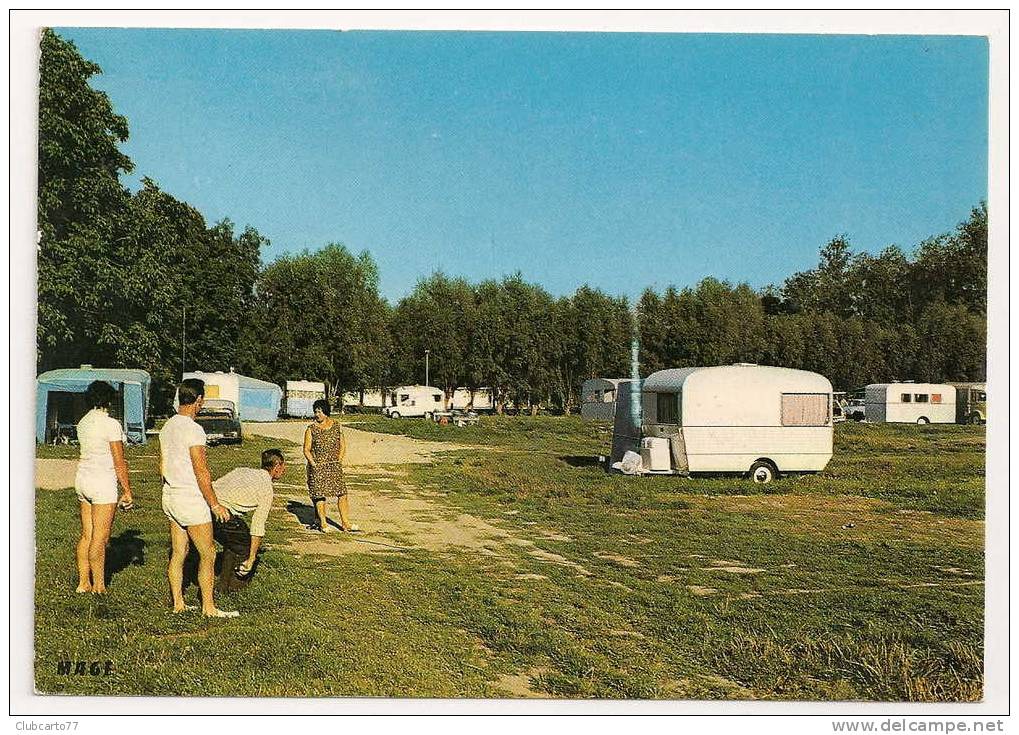 Corbie (80) : Partie De Pétanque Au Camping En 1988 (animée). - Corbie