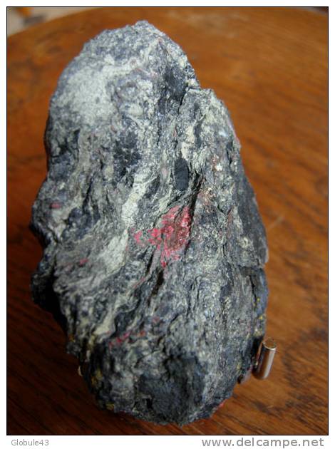CINABRE DANS SCHISTE  9 X 6 X 3 CM  ALMADEN - Mineralien
