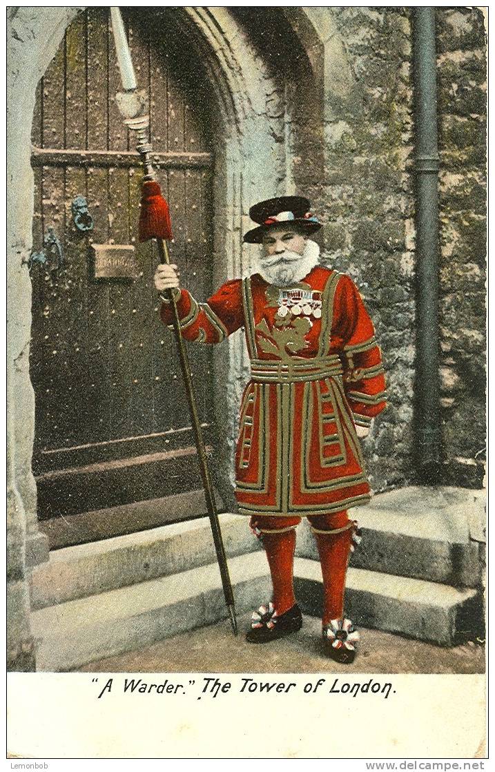 Britain United Kingdom A Warder, The Tower Of London Old Postcard [P462] - Tower Of London