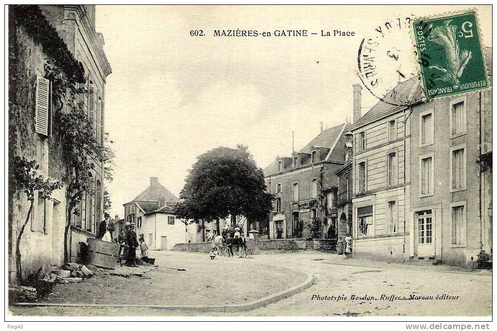 D79 - MAZIERES EN GATINE  -  La Place - Mazieres En Gatine