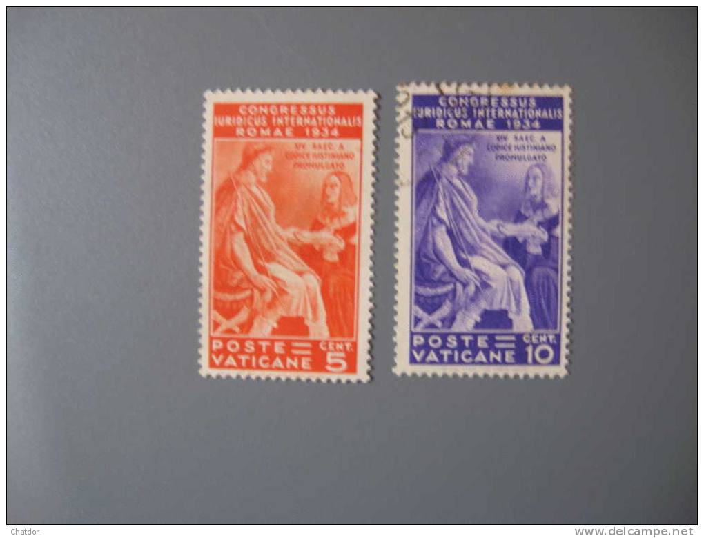 Vatican 1935 Congrès Juridique International N° 41( Tracecharnière) Et 42 ( Oblitéré ). Le 42 Est Oblitéré . - Ungebraucht