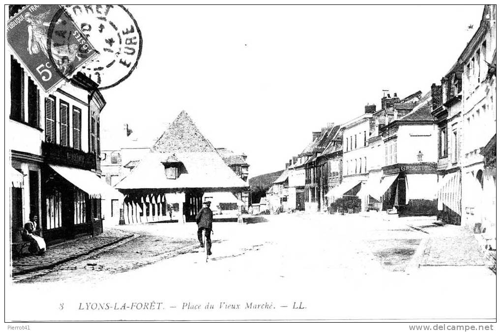 LYONS LA FORET - Place Du Vieux Marché - Lyons-la-Forêt