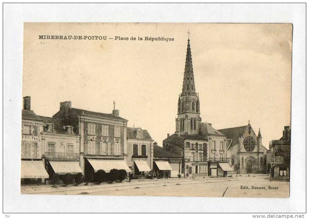 MIREBEAU DE POITOU Place De La République - Mirebeau