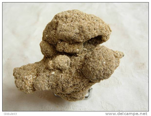 CONCRETION DE GRES (CALCITE)  7,5 X 6 Cm GABARRET 31 - Minéraux