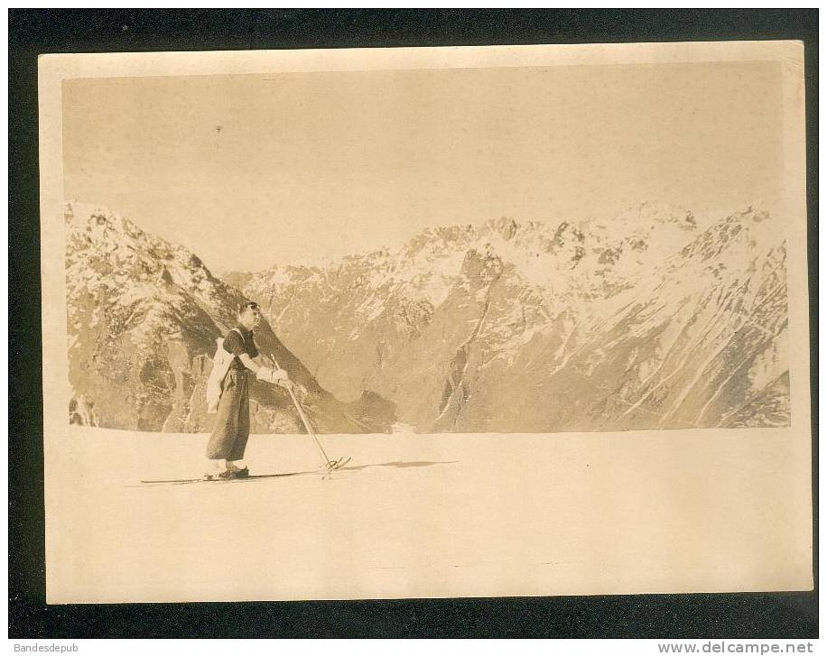 Photo Originale Anonyme  - Ski - Skieur - Montagne ( Non Située ) - Sports