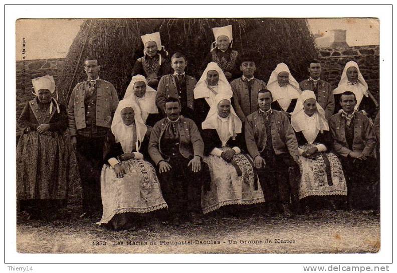 Les Mariés De Plougastel-Daoulas - Un Groupe De Mariés - Hochzeiten