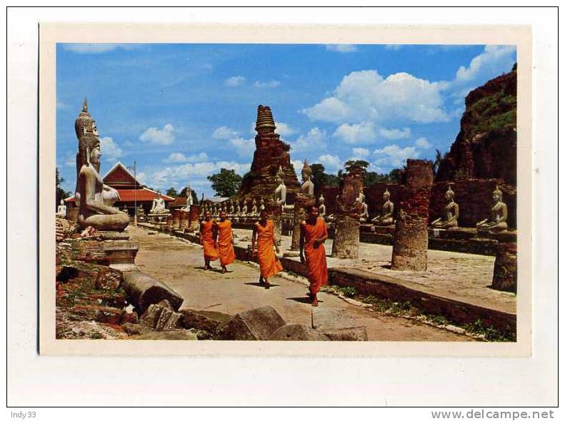 - THAÏLANDE . FOUR THAI BUDDHISTS PRIESTS WALKING . AYUDHAYA - Boeddhisme