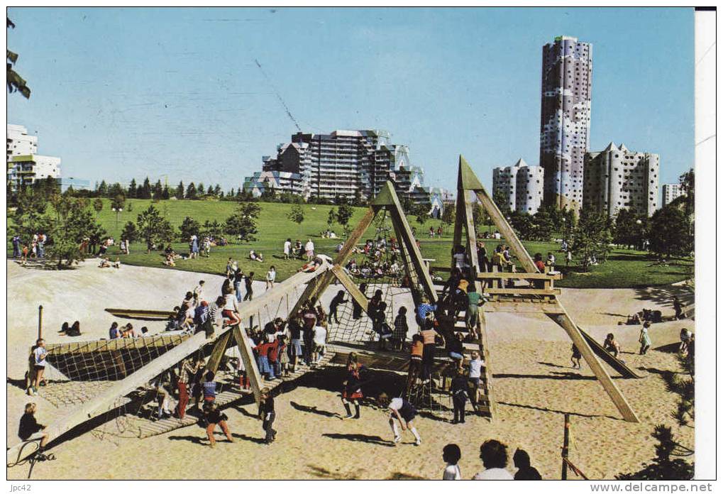 Jeu Dans Le Parc - Nanterre