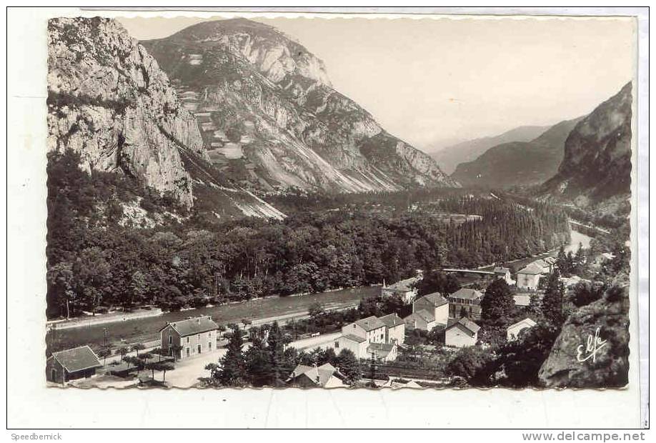 15666 Pyrénées Ariègeoises , Ussat Les Bains , Vue Générale . 220 éd Labouche - Autres & Non Classés